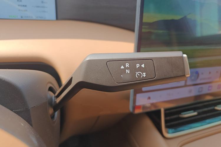 Used Dongfeng Aeolus L8 2025 Model 185KM Dream Edition Gear Lever