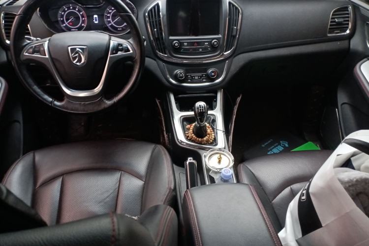 Used Baojun 560 2015 1.8L manual luxury version
