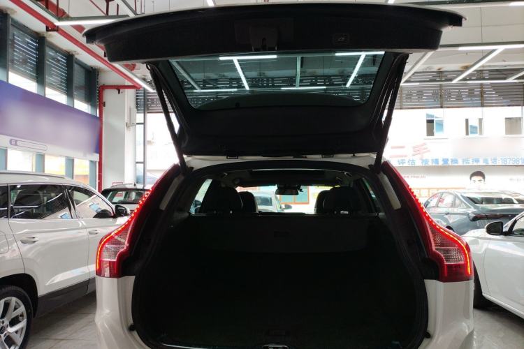 Used Volvo XC60 2015 T5 AWD Zhiyuan Edition Trunk