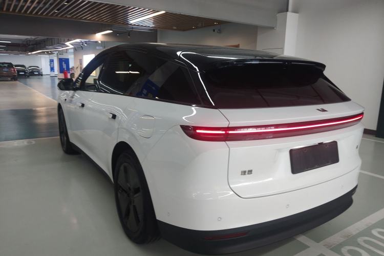 Used Li Auto i6 2025 Model Two-Wheel-Drive Standard Type
