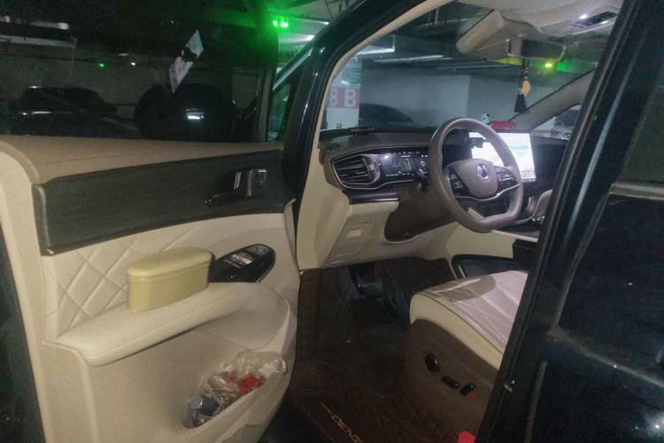 Used Denza D9 2022 DM-i 970 Four-Wheel Drive Prestige Model
