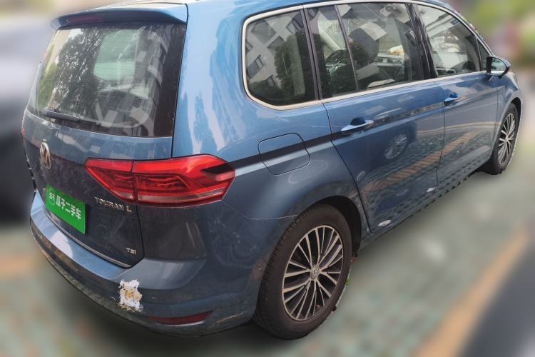 Used Volkswagen Touran 2016 Volkswagen Touran L 280TSI DSG Luxury Edition Rear Right 45 Deg