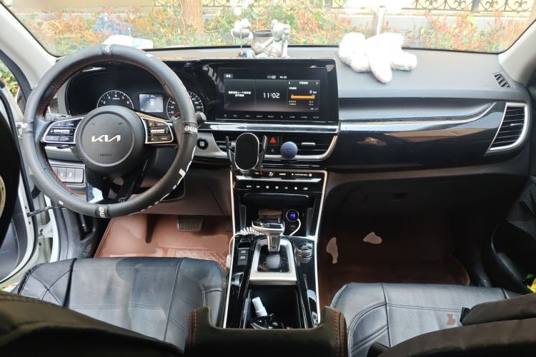 Used Kia KX3 2021 1.5L CVT Trend Edition Center Console