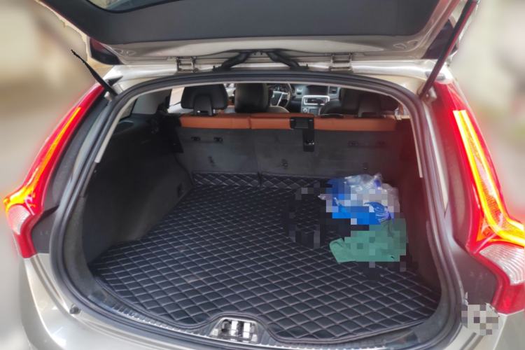 Used Volvo V60 2015 T5 Zhiya Edition
