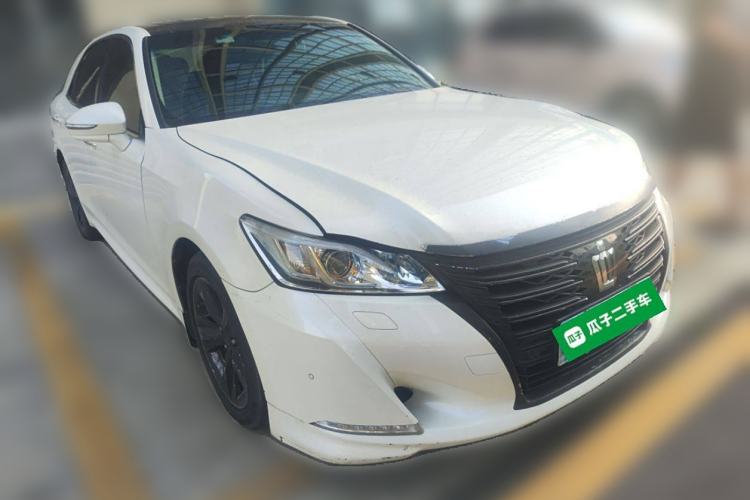 Used Toyota Crown 2015 2.0T Fashion Edition Front Right 45 Deg