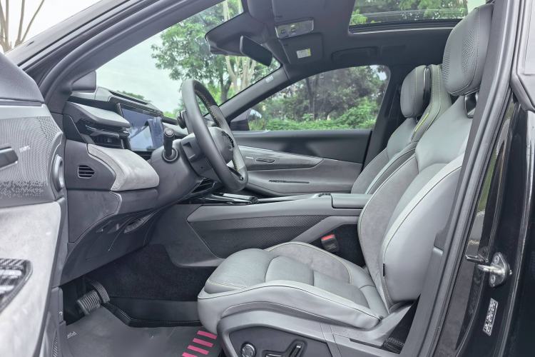 Used Lynk & Co 08 EM-P 2023 220km All-Wheel-Drive Performance Halo
