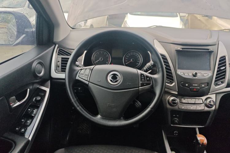 Used SsangYong Korando 2014 2.0L Gasoline Two-Wheel Drive Automatic Elite Navigation Edition Steering Wheel