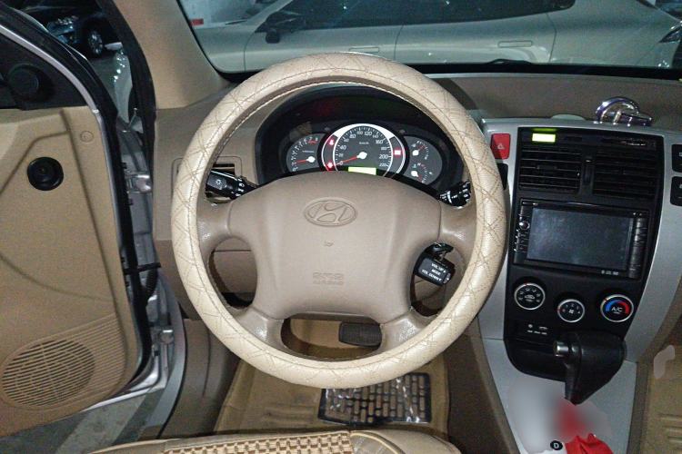 Used Hyundai Tucson 2013 2.0L Automatic Two-Wheel Drive Comfort Version Steering Wheel