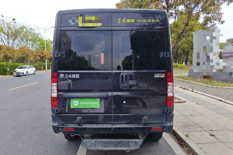 Used Dongfeng Yufeng 2023 V9+ 2.0T Manual Front-Wheel-Drive Multi-Function Mid-Roof Van with 7/8/9 Seats Rear