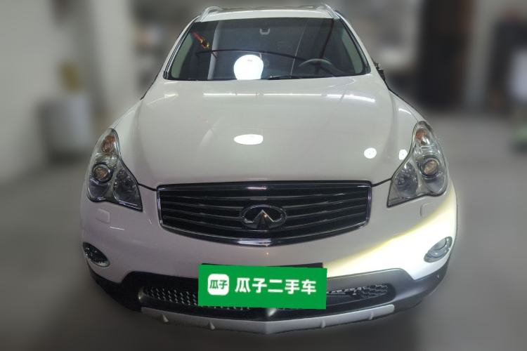 Used Infiniti QX50 2013 2.5L Two-Wheel-Drive Elegant Edition
