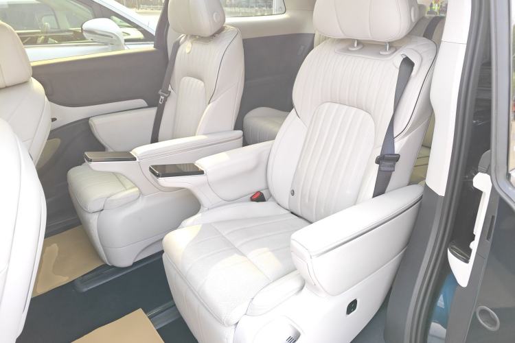 Used VOYAH Dream 2025 PHEV Four-Wheel-Drive Flagship Kunpeng Edition Left Rear Seat