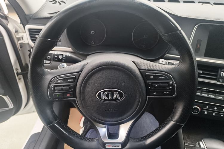 Used Kia K5 2016 1.6T Automatic LUX Steering Wheel