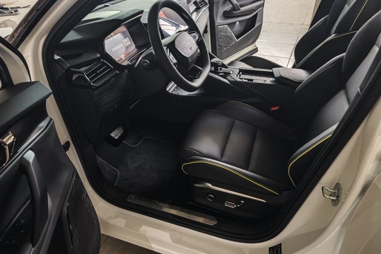 Used Lynk & Co 06 2023 Remix 1.5T Dynamic Halo Driver Seat