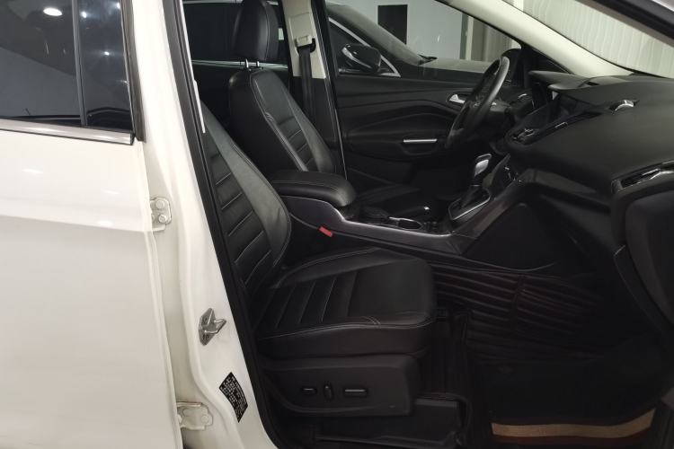 Used Ford Kuga 2015 2.0L GTDi Four-Wheel Drive Prestige Model Right Front Seat