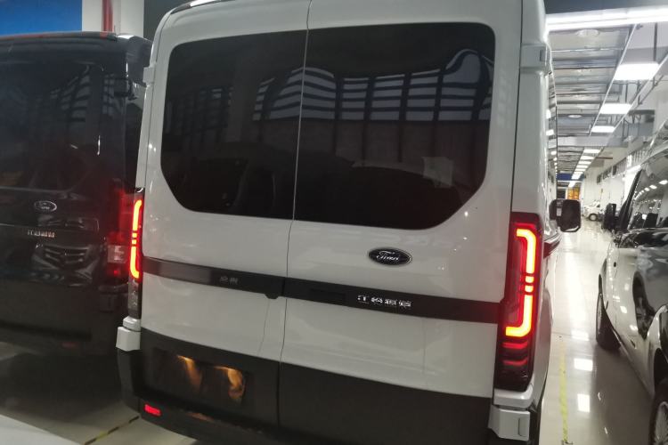 Used Ford Transit T8 2024 T8 2.3T Diesel Automatic Mid-Drive Mid-Roof 6-Seater Fully Equipped 2/2/2 Configuration