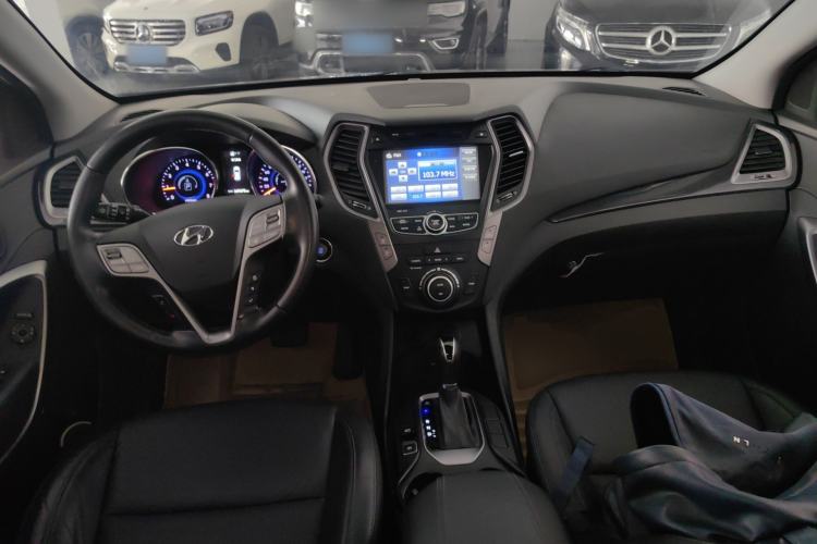 Used Hyundai Santa Fe 2015 2.0T Automatic Two-Wheel Drive Smart Version 5 Seats
