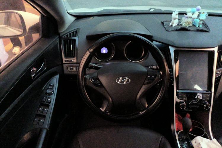 Used Hyundai Sonata 2013 2.4L Automatic Leading Edition China IV Standard Steering Wheel