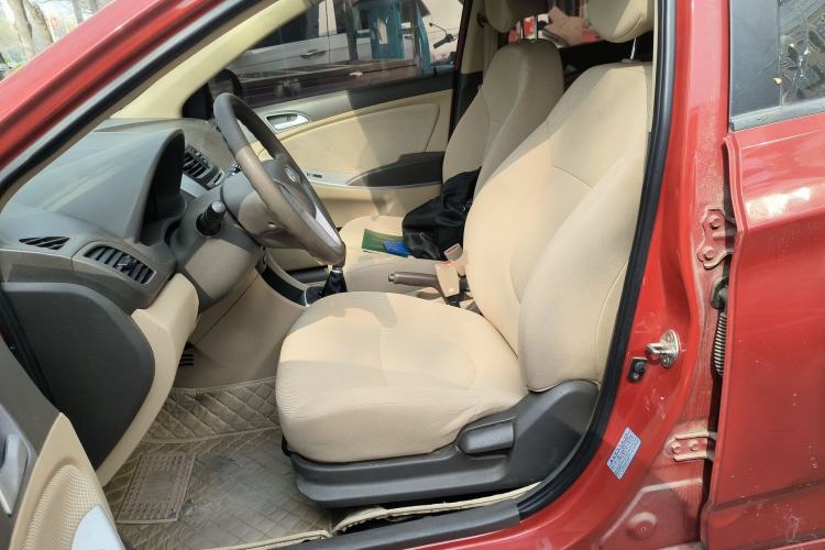 Used Hyundai Verna (older generation) 2010 Sedan 1.4L Manual Comfort GS Left Front Seat