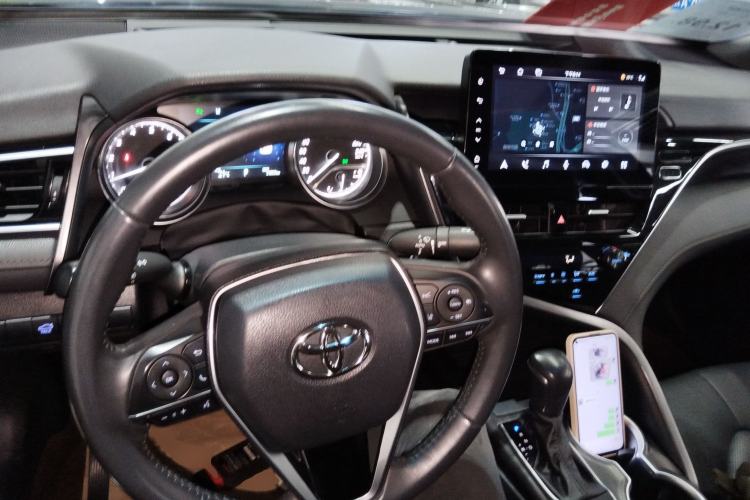 Used Toyota Camry 2023 2.0G Luxury Edition Center Console