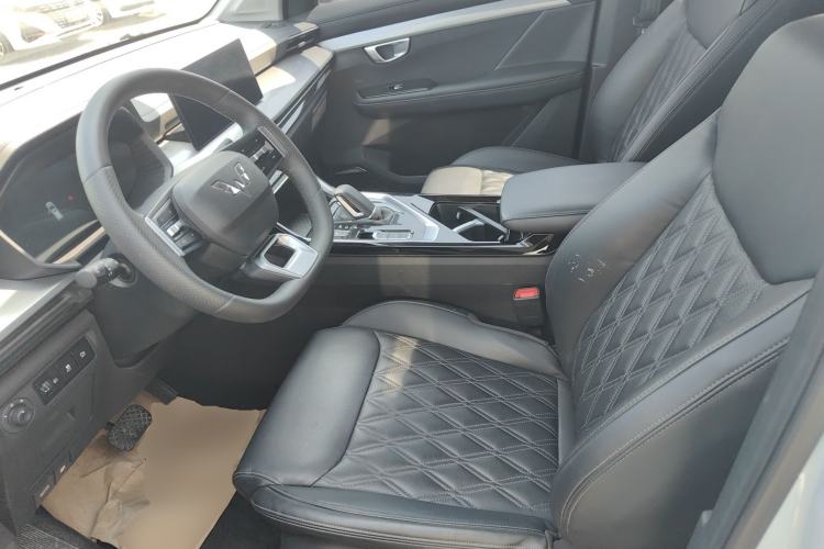 Used Wuling Asta 2022 2.0L DHT Electric-Speed Version
