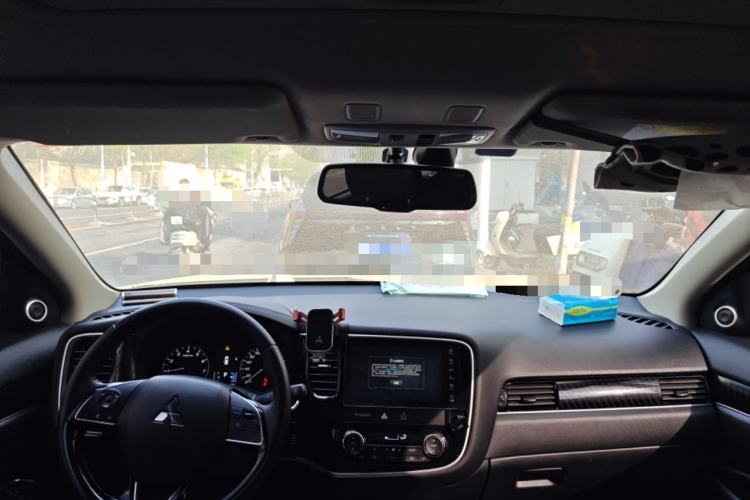 Used Mitsubishi Outlander 2021 Revised Version 2.0L Two-Wheel Drive Enjoyment Edition 5 Seats Center Console