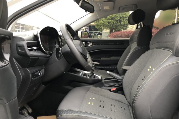 Used Baojun RM-5 2019 1.5L Manual Elite Edition with 24-hour Online Service 5 Seats Interior 2