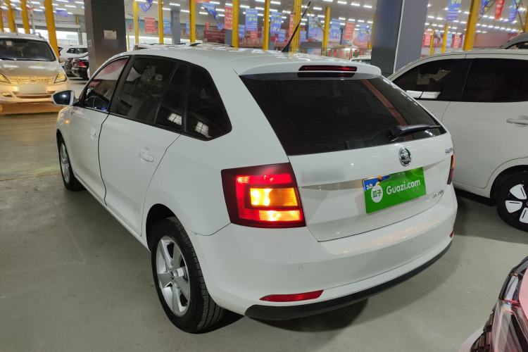 Used Skoda Rapid Spaceback 2014 1.6L Automatic Enjoyment Edition
