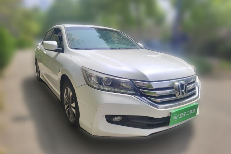 Used Honda Accord 2014 2.0L EX Luxury Edition Front Right 45 Deg