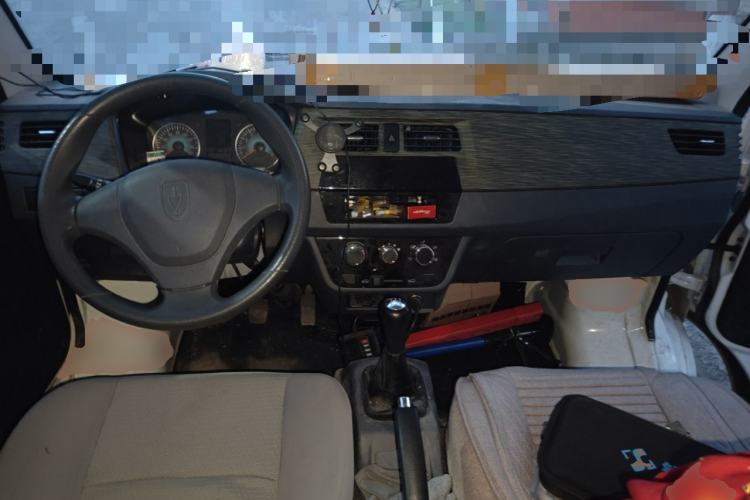 Used Jinbei Hiace X30 2023 1.5L Super-Comfortable Passenger Van 5/6/7-Seater Non-Air-Conditioned Version Model SWC15M Center Console