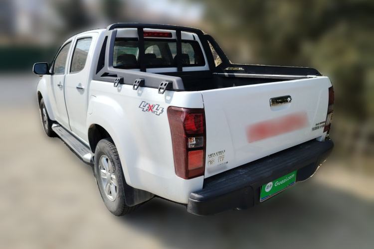 Used Isuzu D-MAX 2022 2.5T Four-Wheel Drive Automatic Diesel Ultra-Luxury Edition JE4D25Q6A
