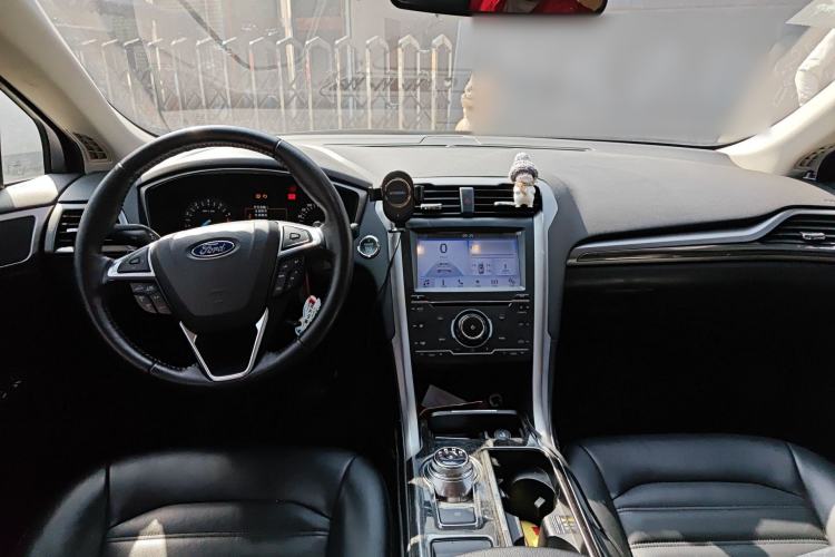 Used Ford Mondeo 2017 EcoBoost 180 Stylish Model Center Console