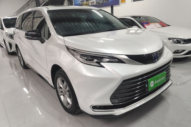 Used Toyota SIENNA 2023 2.5L Hybrid Luxury Edition Front Right 45 Deg
