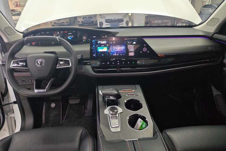 Used CHANGAN UNI-K 2021 2.0T All-Wheel Drive Prestige Version Center Console