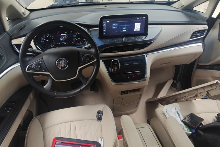 Used Buick GL8 2023 Facelifted Land Cruiser Executive Luxury Version