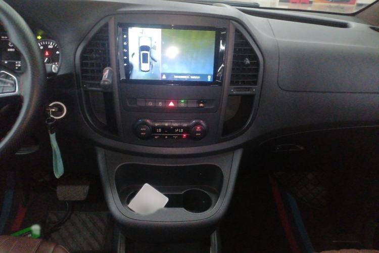 Used Mercedes-Benz Vito 2018 2.0T Elite Version 7 Seats China VI Emission Standard Audio And AC Panel