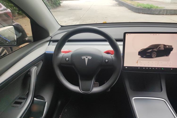 Used Tesla Model Y 2023 Long-Range All-Wheel-Drive Version Steering Wheel