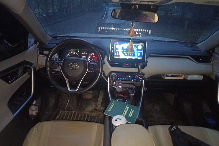 Used Toyota Wildlander 2022 Dual-Engine 2.5L E-CVT Two-Wheel Drive Luxury Edition
