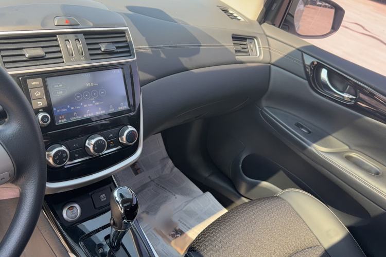 Used Nissan Tiida 2016 1.6L CVT Smart Drive Edition Audio And AC Panel