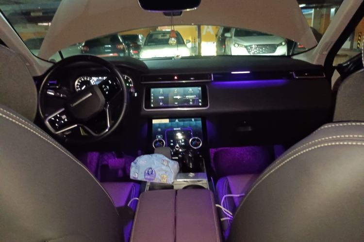 Used Land Rover Range Velar 2021 P250 model Center Console