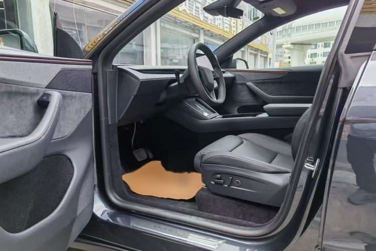 Used Tesla Model Y L 2025 Model Long-Range All-Wheel-Drive Version