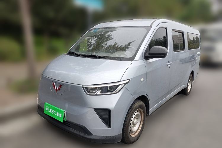 Used Wuling Yangguang 2024 300km Comfort-Grade Passenger Van 60kW