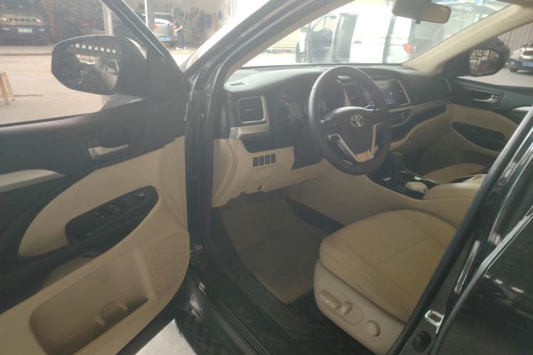 Used Toyota Highlander 2018 2.0T Two-Wheel Drive Elite Version 5 Seats China VI Standard Driver Seat