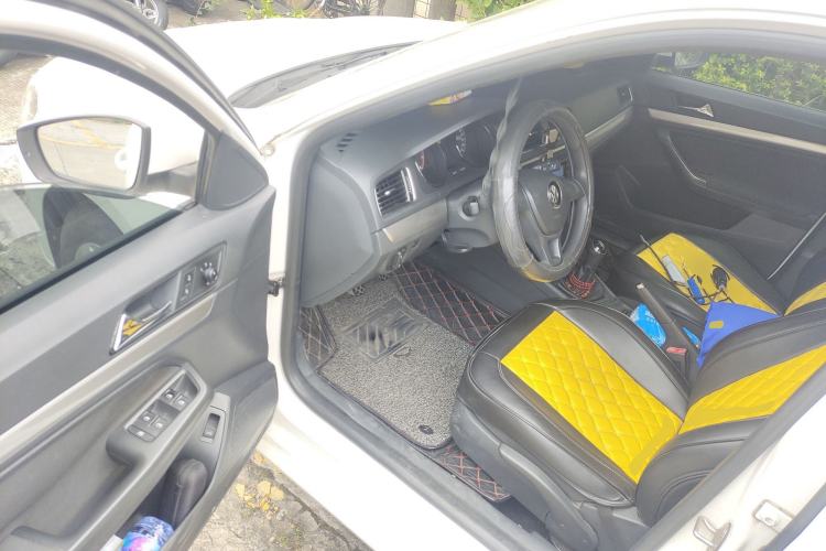 Used Volkswagen Lavida 2015 1.6L Manual Fashion Edition
