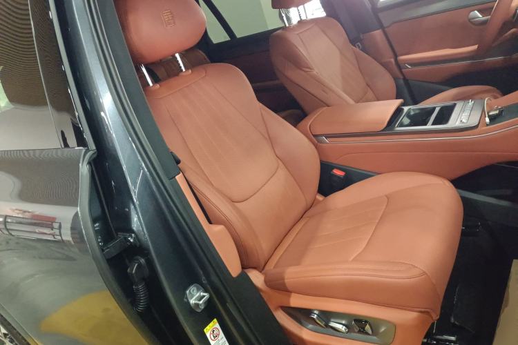 Used BYD Tang L 2025 EV with 670 km Range LiDAR and Premium Features Right Front Seat