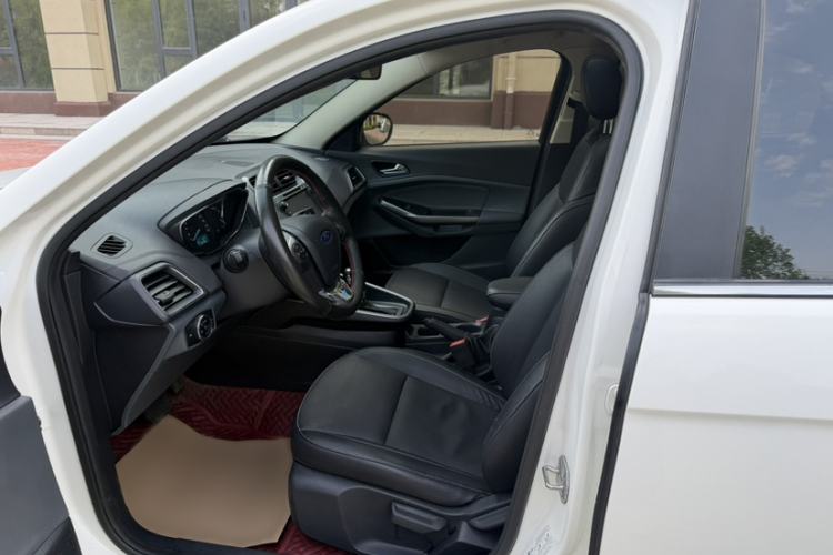 Used Ford Escort 2017 Happiness Edition 1.5L Automatic Fashion Version Interior 4