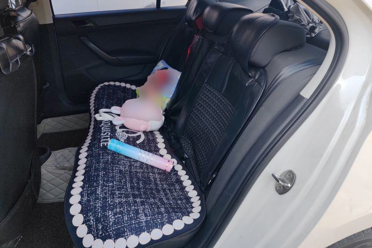 Used Volkswagen Santana 2015 1.6L Automatic Fashion Edition Left Rear Seat