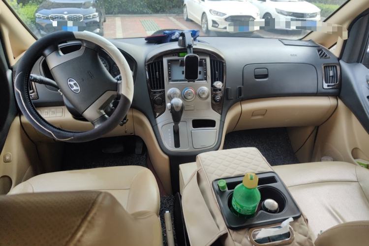 Used Hyundai H-1 Starex 2011 2.4L Luxury Edition Interior 2
