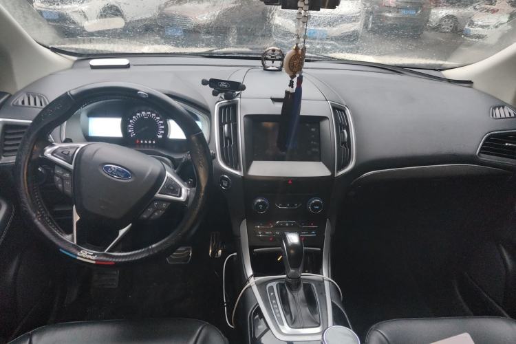 Used Ford Edge 2015 2.0T GTDi Two-Wheel-Drive High-Line Version
