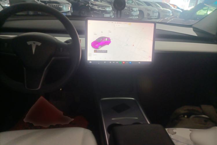 Used Tesla Model Y 2021 Standard Range Rear-Wheel Drive Version Center Console