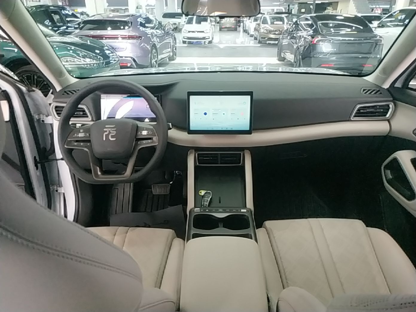 BYD Yuan UP 2025 Model 301KM Leading Version — снимка 12